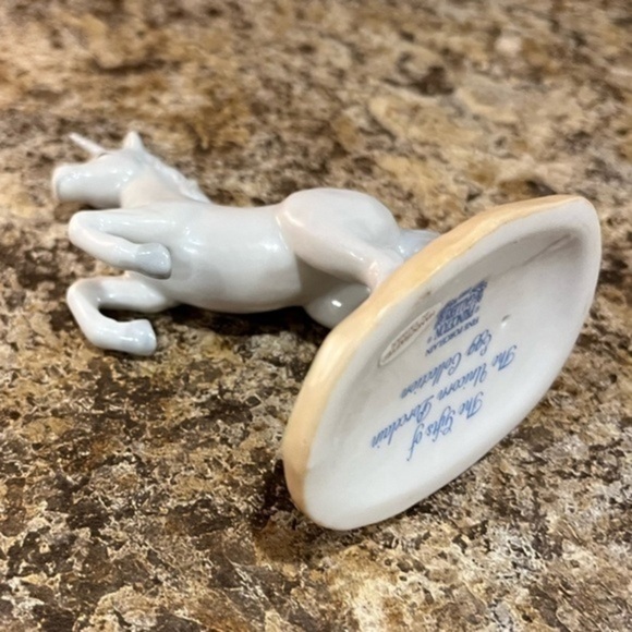 Vintage Princeton Gallery Fine Porcelain Unicorn Handcrafted in Taiwan - Picture 6 of 15